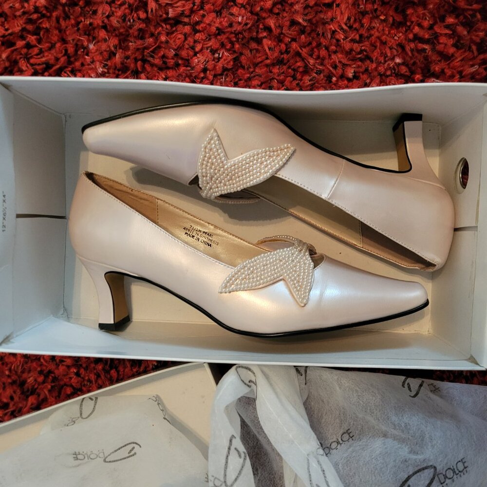 Pumps - Picture 2 of 4